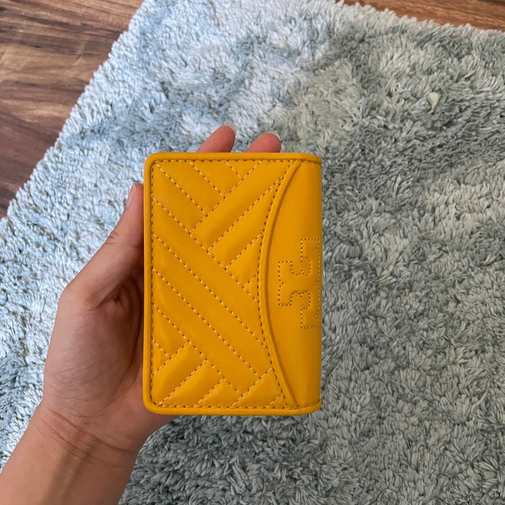 Tory Burch Alexa Foldable Mini Wallet daisy. golden yellow embossed pattern - Picture 6 of 7
